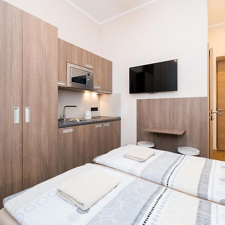 Manesova Astra Apartment Prague Exterior photo