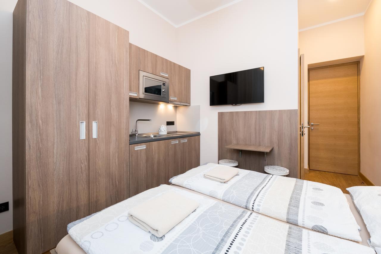Manesova Astra Apartment Prague Exterior photo